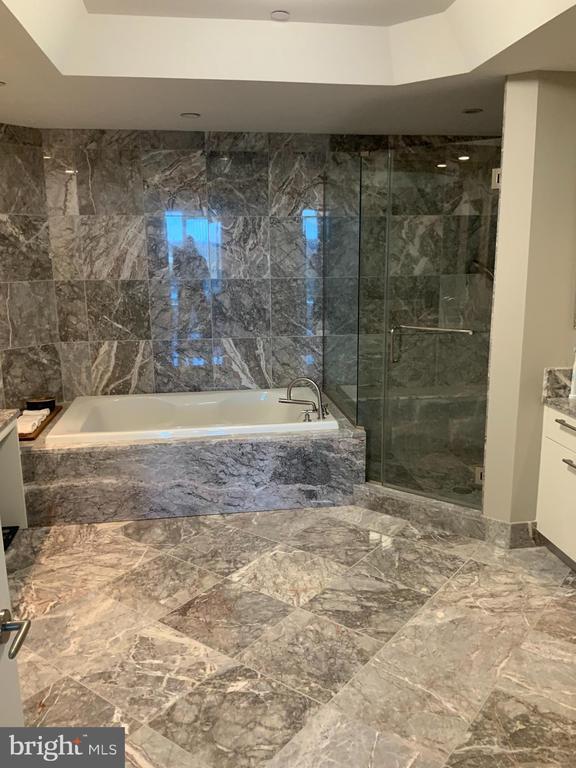 Building Photo - 1881 N Nash St