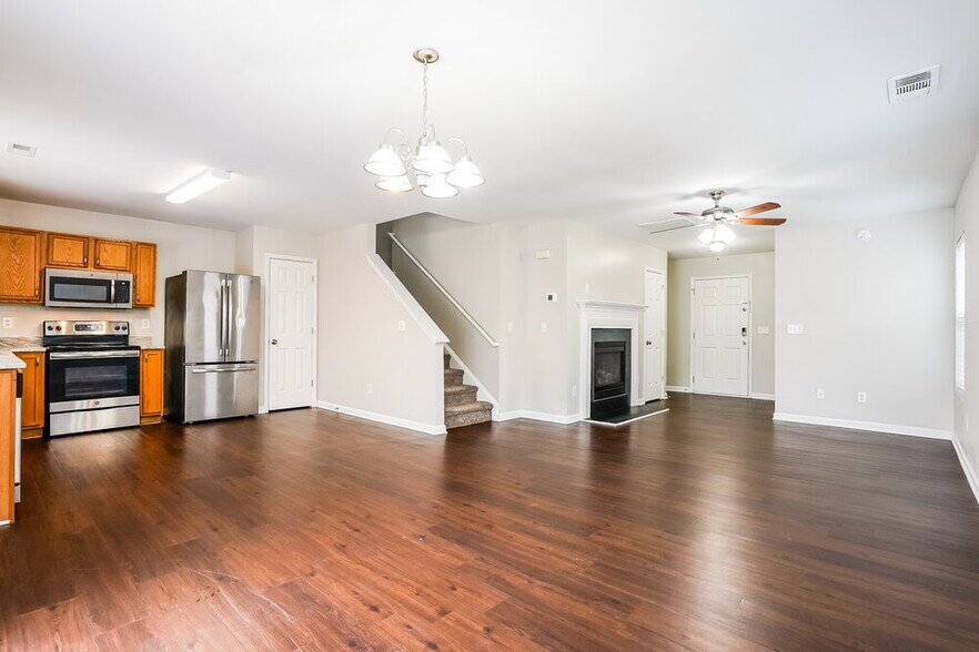 Building Photo - 6037 Ladish Ln