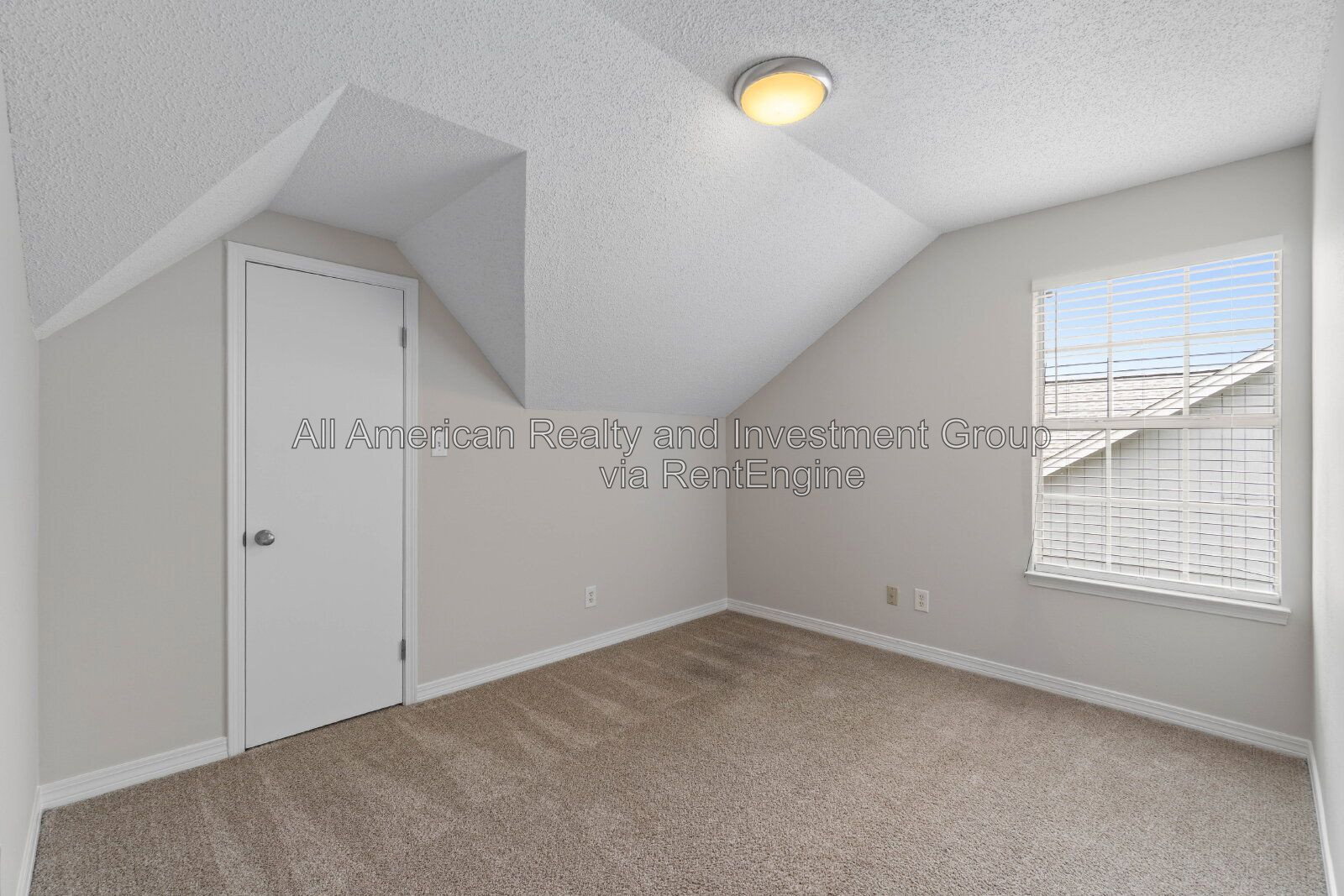 Building Photo - 608 Drakes Landing