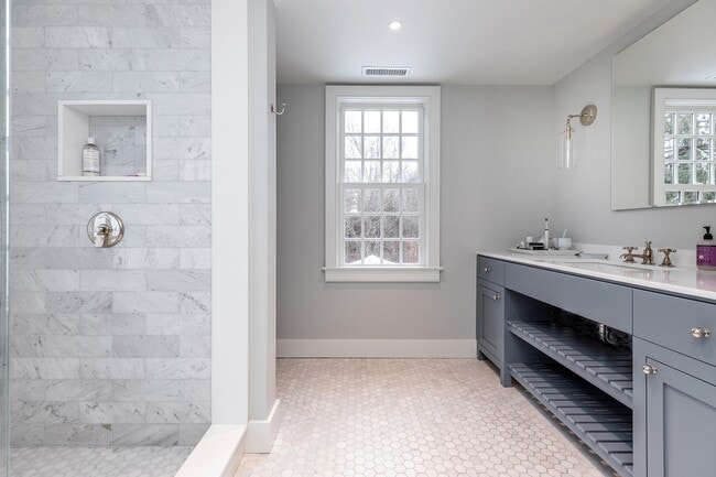 Building Photo - 12 S Kent Rd