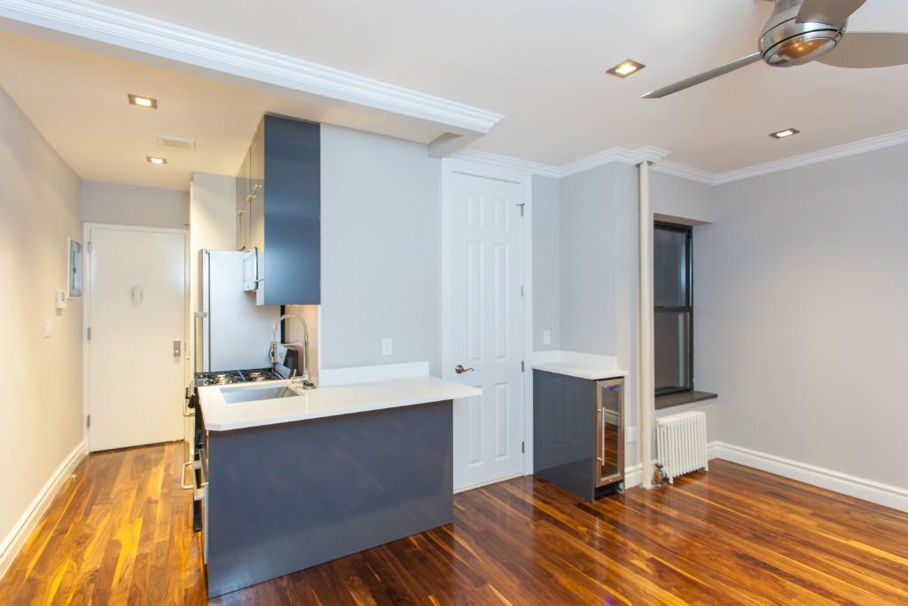 Building Photo - 1590 Lexington Ave
