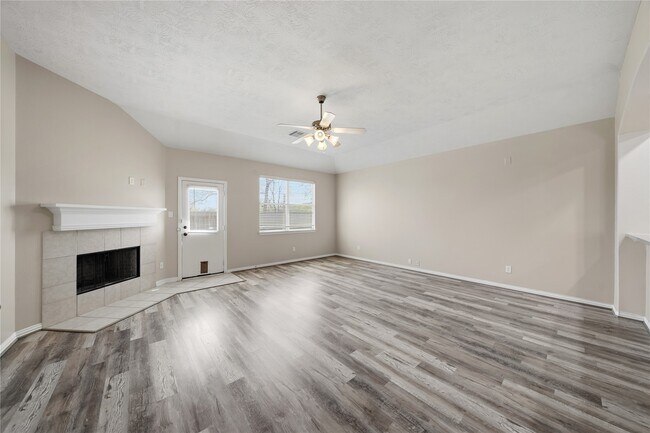 Building Photo - 24503 Lakecrest Bend Dr