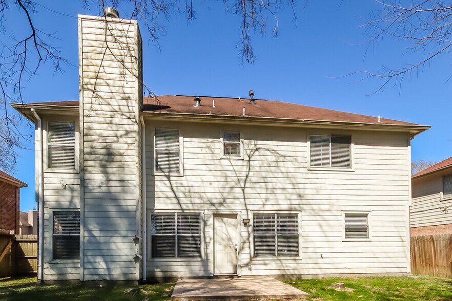 Building Photo - 2610 Heather Knoll Dr