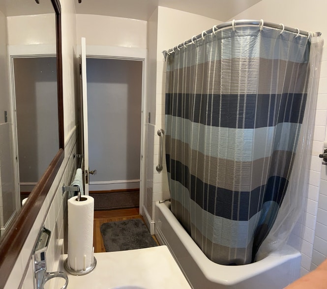 Building Photo - 2409 Spring St