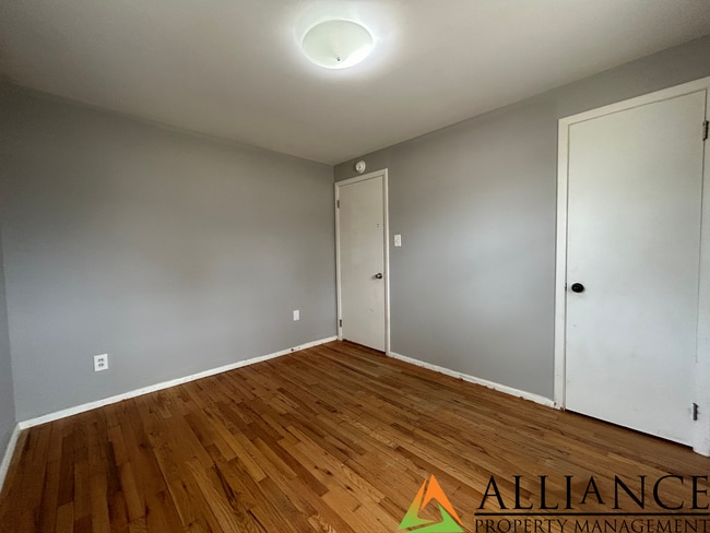 Building Photo - Cute 3 bedroom home!