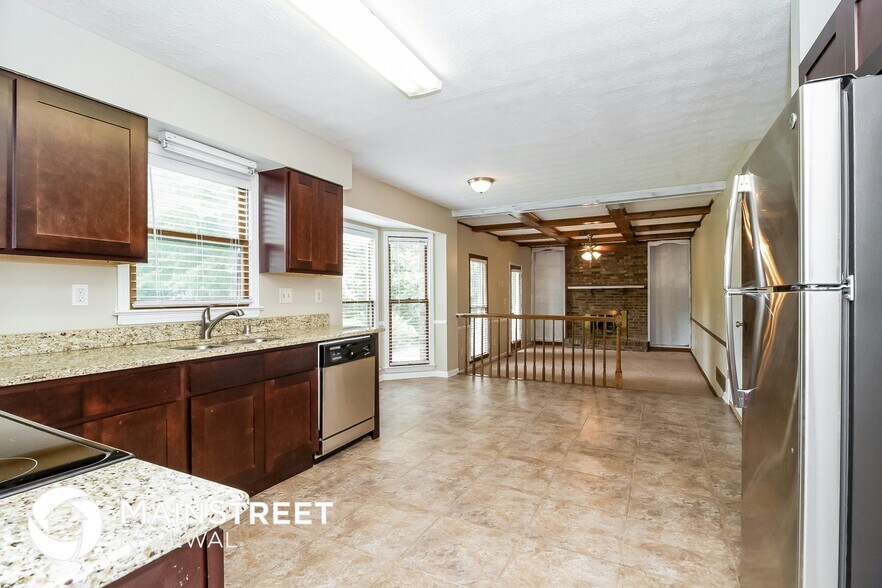 Building Photo - 8105 Thornwood Rd