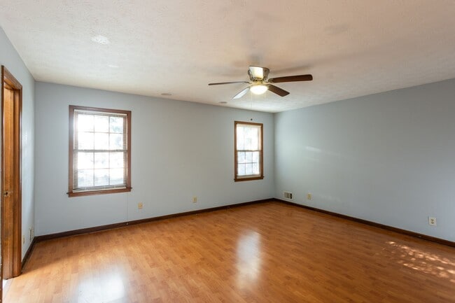 Building Photo - 3301 Sams Way SE