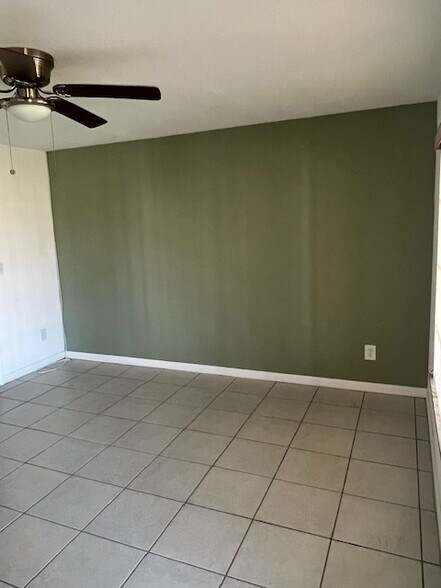 Building Photo - 1207 SE 40th Ter