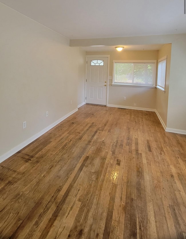Building Photo - Cozy Home Near Old Town – Live in the Hear...