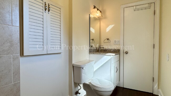 Building Photo - 366 Lullwater Dr