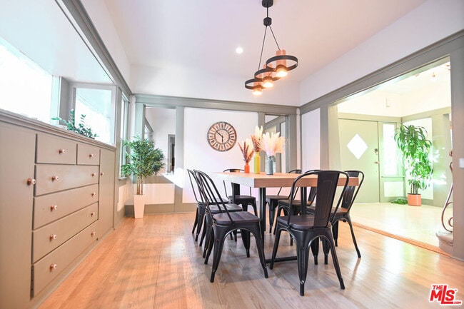 Building Photo - 1600 N Kingsley Dr