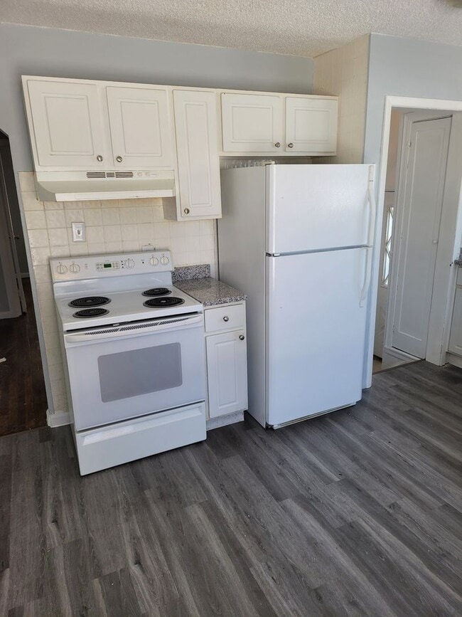 Building Photo - 3 Bedroom 1 Bath Home in Eastpointe