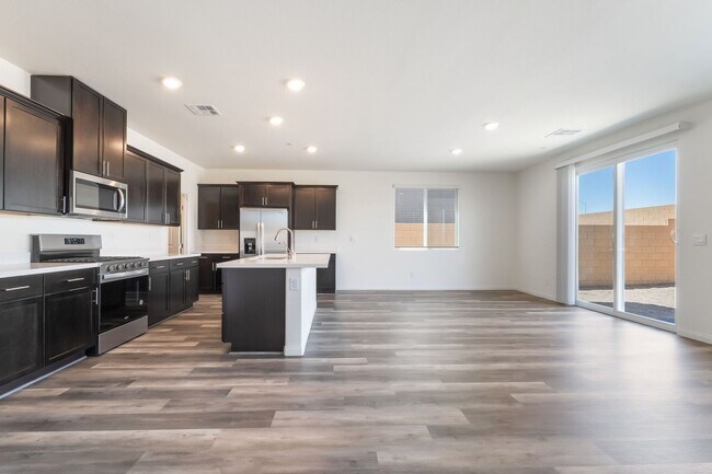 Building Photo - Brand-new 4-bedroom home located in the desirable Cadence master-planned community!