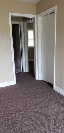 Building Photo - 1129 N Kansas St