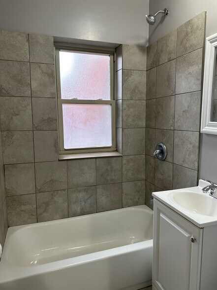 Building Photo - 4029 W Melrose St