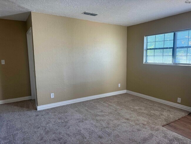 Building Photo - 2912 Cunningham Dr