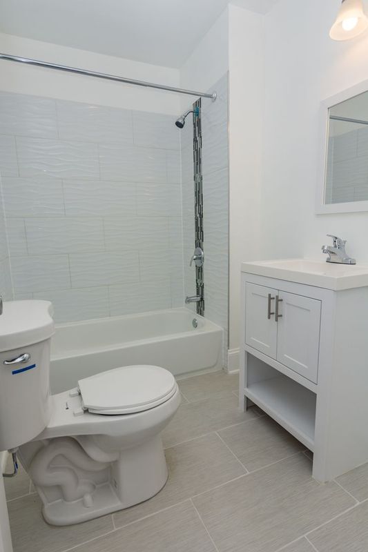 Building Photo - 71 E 56th St