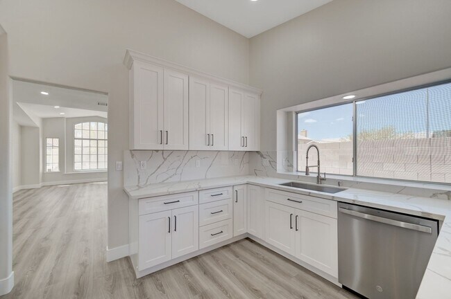 Building Photo - Remodeled Single Story, 4 Bedroom Home in Desert Shores