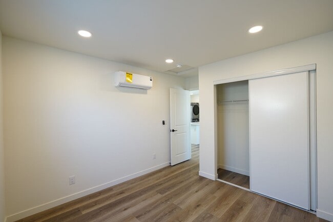 Building Photo - 1600 E Columbia Ave