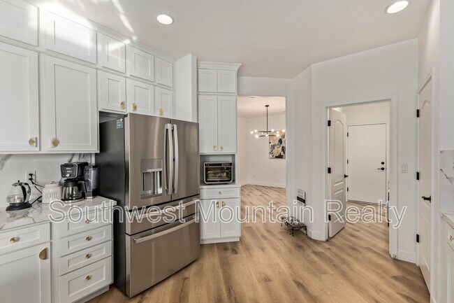 Building Photo - 17809 W Lincoln St