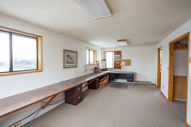 Building Photo - 10623 E Montgomery Ave