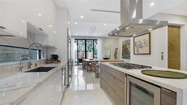 Building Photo - 3075 Mary St