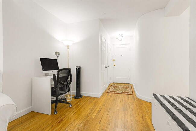 Building Photo - 72-10 112th St