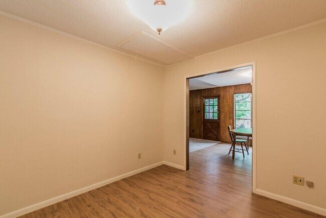 Building Photo - 3 BEDROOM, NORTH BELTON