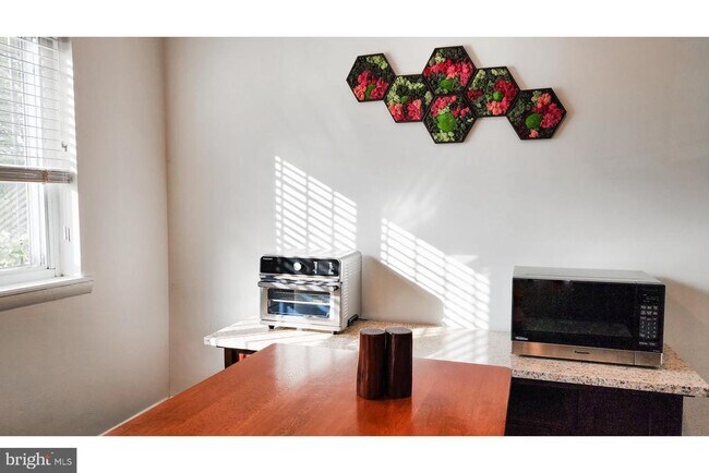 Building Photo - 2223 Payne Terrace SE