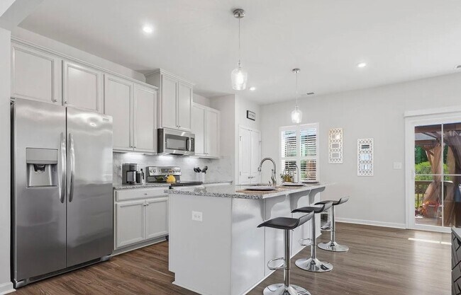 Building Photo - 2527 Grantham Place Dr