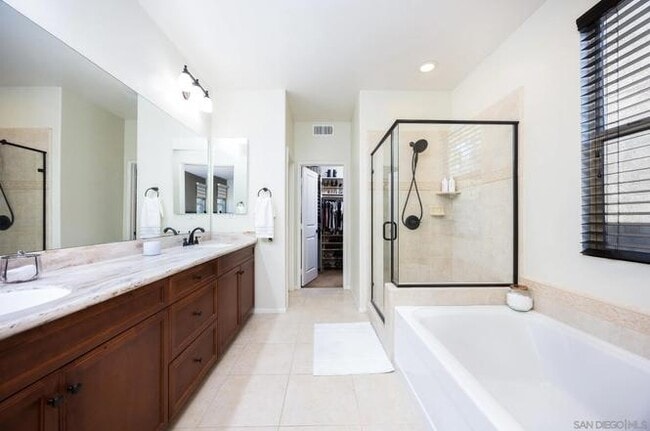 Building Photo - 1813 Cyan Ln