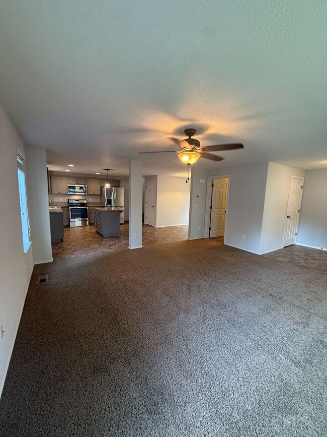 Building Photo - Gorgeous 3B/2.5Ba Home in Battle Ground! Close to Shopping & More!