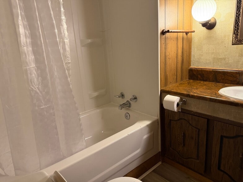 Building Photo - 227 4th St N