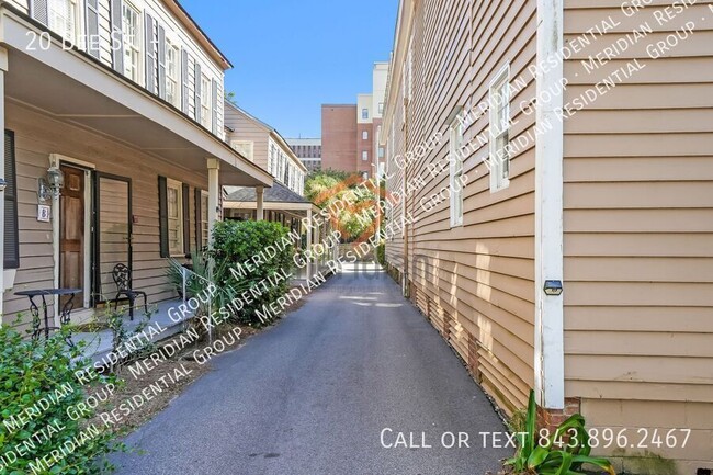 Building Photo - 20 Bee St