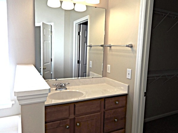 Building Photo - 7303 Coopers Hawk Dr