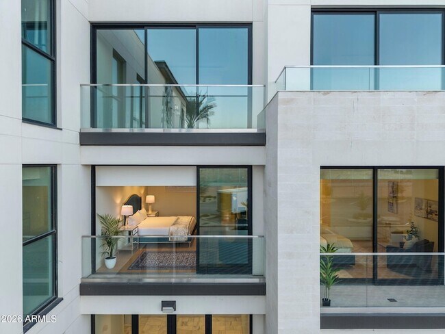 Building Photo - 6587 N Palmeraie Blvd