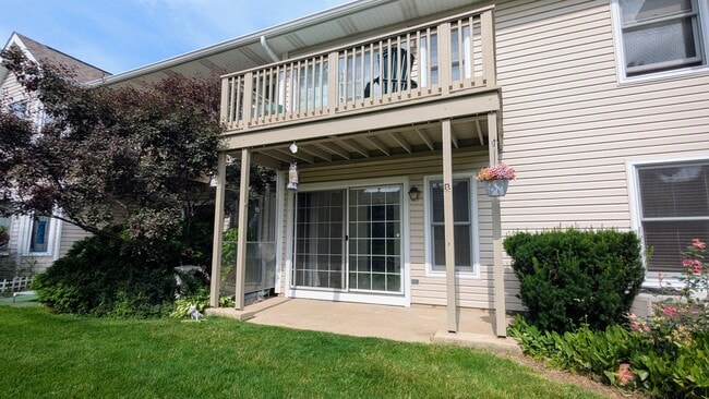 Building Photo - 1880 Fox Run Dr