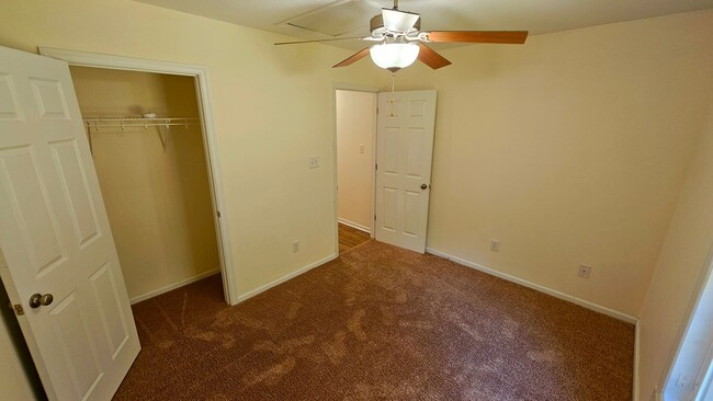 Building Photo - 3 BR 2 BA Liberty Hills