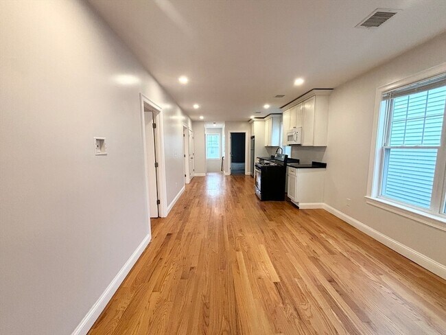 Building Photo - 156 Bow St