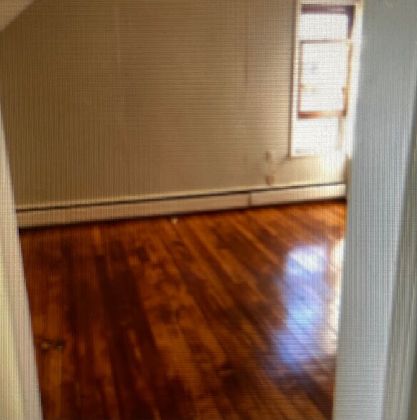 Building Photo - 1273 Queen St