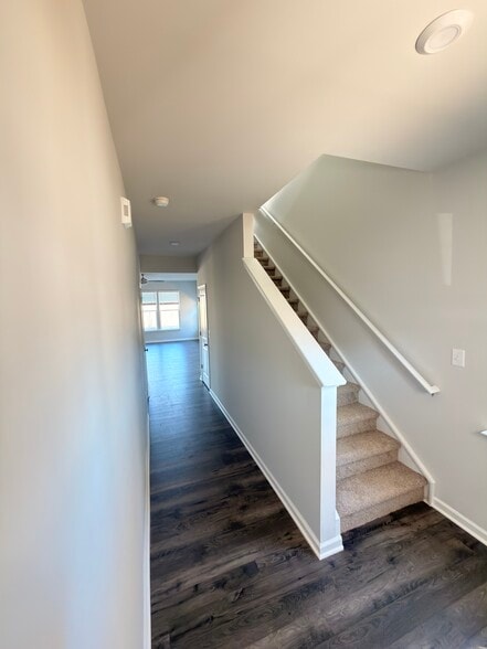 Building Photo - 109 Gervais Cir