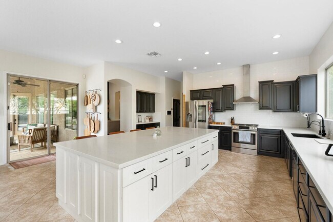 Building Photo - 5404 E Lonesome Trail