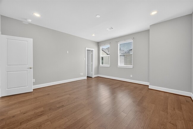 Building Photo - 1624 W 24th St