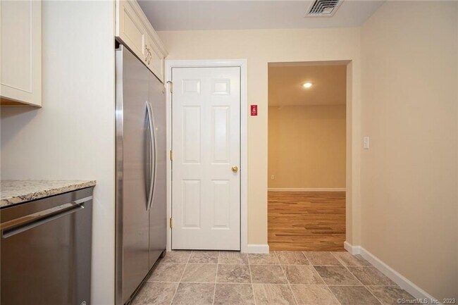 Building Photo - 685 Success Ave