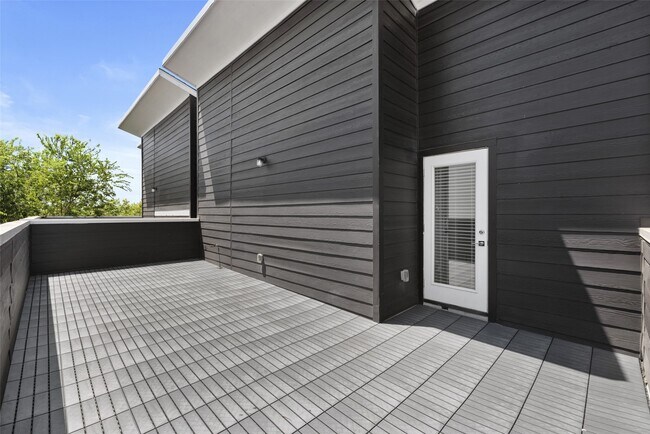 Building Photo - 513 Schweikhardt St