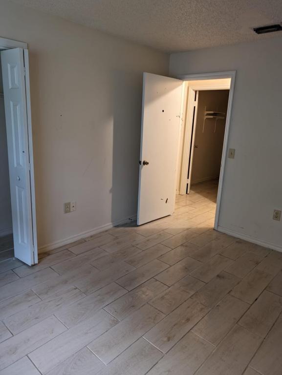 Building Photo - 452 N Sams Point