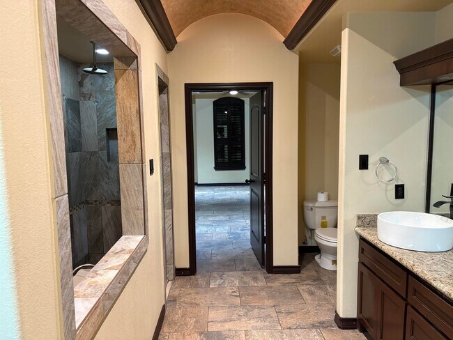 Building Photo - 405 Michoacan Loop