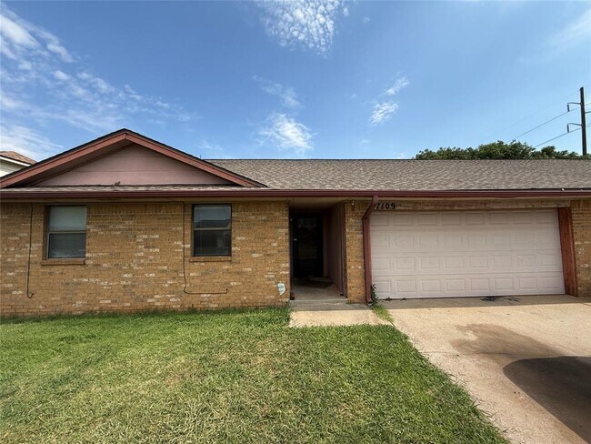Building Photo - 7109 NW 117th Terrace