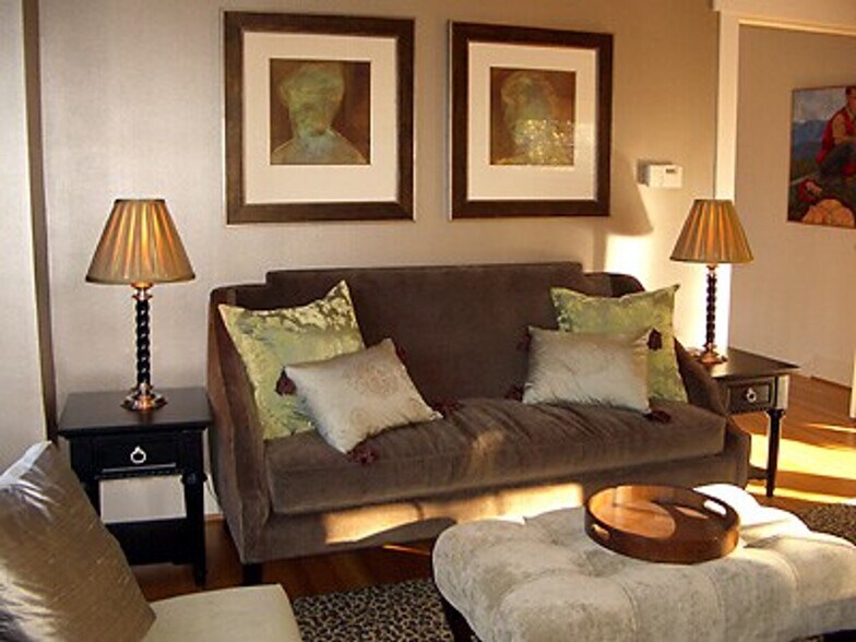 Building Photo - 515 21st Ave E