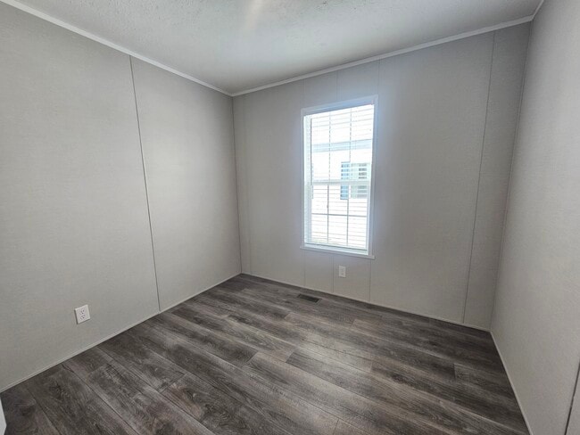 Building Photo - 46000 Geddes Rd